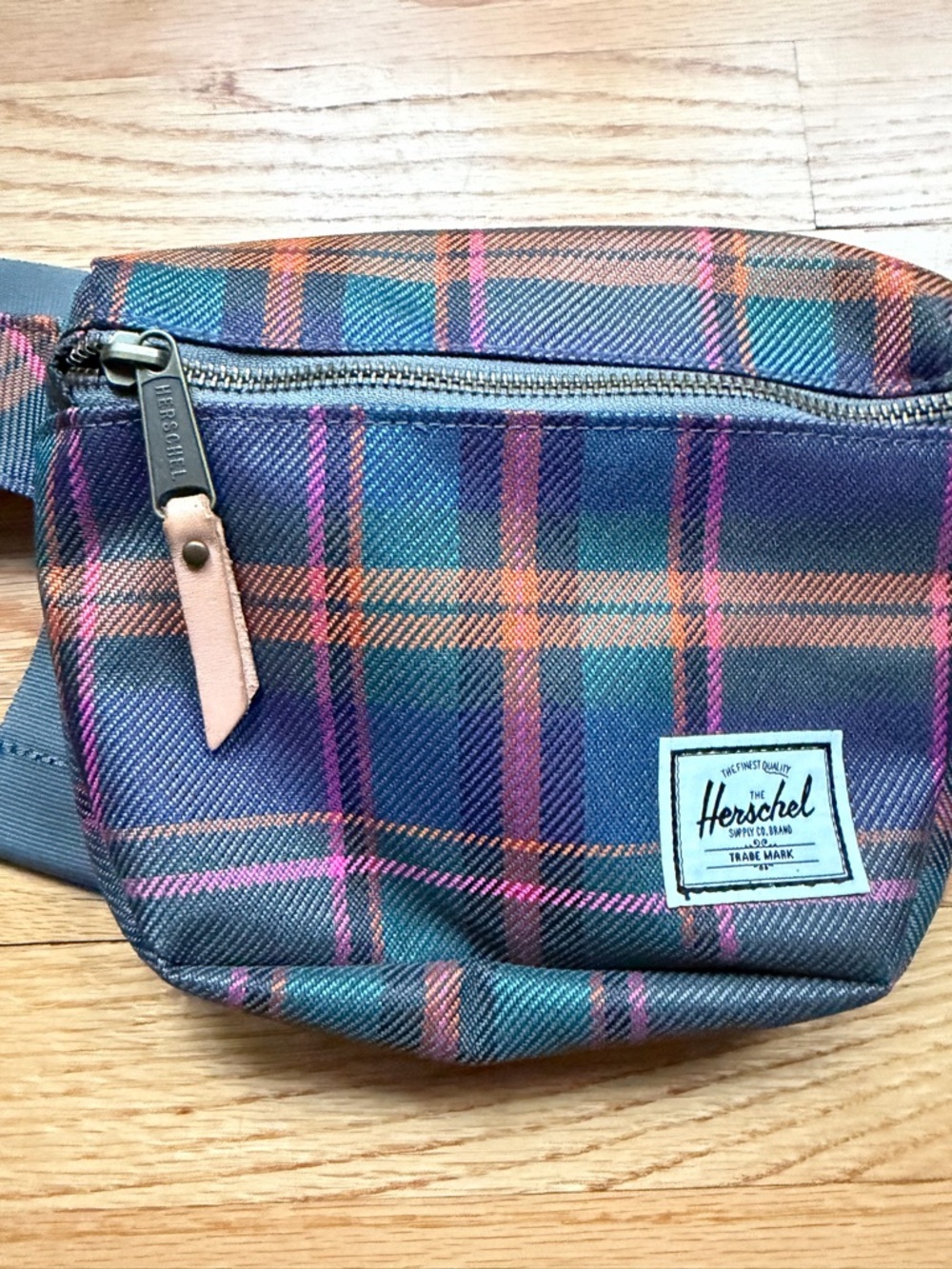Herschel Supply Co. Fifteen  Hip Pack in the "Pewter Plaid" colorway NWT - Picture 2 of 5